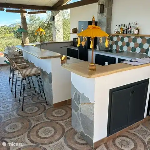 De nieuwe mooie buitenkeuken.